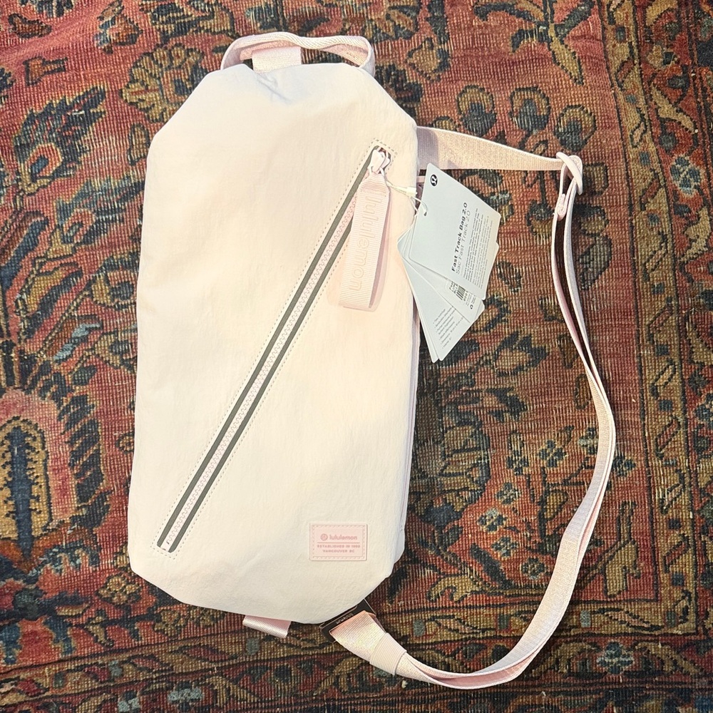 NWT Lululemon Fast Track Bag 2.0 Light Pink